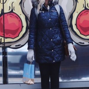 ACCEPTING OFFERS Guess winter Jacket. Warm and snug!